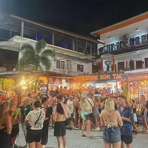 Hostel Revolution, Koh Tao